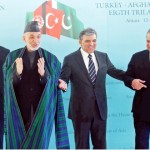 ترک صدر عبد اللہ گل، افغان صدر حامد کرزئی کے ہمراہ وزیر اعظم پاکستان نواز شریف اس موقع پر ترک وزیر اعظم بھی پاس موجود ہیں