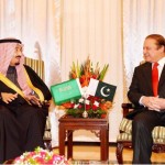شہزادہ سلمان بن عبدالعزیز السعود  اور پاکستان کے وزیر اعظم میاں محمد نواز شریف سے ملاقات کرتے ہوئے