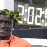 کینیا کے  Dennis Kimetto نے برلن Marathon میں عالمی ریکارڈ قائم کر دیا