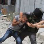 اسرائیلی فوج کا کریک ڈائون، 12 فلسطینی گرفتار