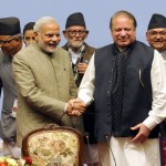 سارک سربراہ کانفرنس کے اختتامی سیشن میں وزیر اعظم نواز شریف اور بھارتی وزیر اعظم نریند مودی نے رسم دنیا نبھاتے ہوئے آپس میں ہاتھ ملایا