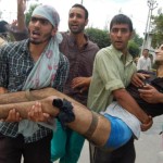 مقبوضہ کشمیر میں بھارتی پولیس نے مظاہرین پر وحشیانہ تشدد کیا، جس سے 18 افراد زخمی ہو گئے