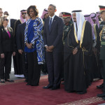 امریکی صدر باراک اوباما اور ان کی اہلیہ کا استقبال سعودی فرمانروا سلمان بن عبد العزیز السعو نے کیا