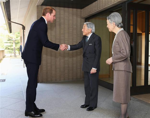 جاپان کے شہنشاہ اور ملکہ  سے  برطانوی شہزادے کی  ملاقات