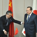 جاپان کے نائب وزیر خارجہ Shinsuke Sugiyama اور چین کے نائب وزیر خارجہ Liu Jianchao