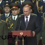 ماسکو کے مغرب میں واقع کوبنکا میں آرمی 2015ء انٹرنیشنل ملٹری فورم کے افتتاح کے موقع روسی صدرپیوٹن پر تقریر کرتے ہوئے