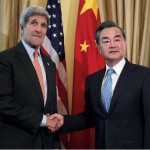 امریکی وزیر خارجہ جان کیری اور چینی وزیر خارجہ وانگ ای