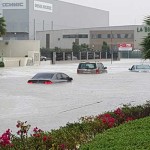 متحدہ عرب امارات کے مختلف حصوں میں ہونے والی شدید بارش سے سڑکیں زیر آب آ گئیں