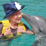 ملکہ الزبتھ دوئم  برطانیہ بھر میں پائی جانے والی ڈولفنز کی مالکن ہیں