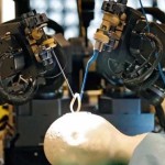 کینیڈا کے ماہرین نے ایک ایسا روبوٹ سرجن ایجاد کیا ہے جو اپنے باریک برموں کی مدد سے دماغ کا آپریشن صرف 2 منٹ میں مکمل کر سکتا ہے