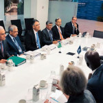 مالیاتی وزیر اسد عمر کی قیادت میں پاکستانی وفد نے واشنگٹن میں آئی ایم ایف اور ورلڈ بینک کے وفد سے ملاقات