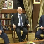 اسرائیل کے وزیر اعظم بنیامین نیتن یاہو اور ان کے سیاسی حریف بینی گانتز اور اسرائیلی صدر ریووین ریولین