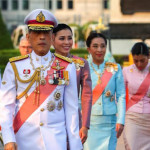 تھائی لینڈ کے بادشاہ نے  محل کے 6 افسران بھی فارغ