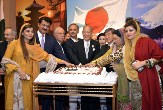 جاپان کے سفارت خانے میں جاپانی شہنشاہ کی 60ویں  سالگرہ کے موقع پر اسلام آباد میں ایک تقریب کا اہتمام کیا