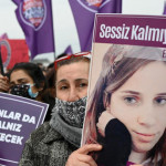 "آپ کبھی بھی تنہا نہیں چلیں گے" کے نعرے کے تحت مظاہرین ہفتہ کے روز استنبول میں نکلے۔