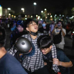 تھائی لینڈ میں شاہی محل کے قریب حکومت مخالف مظاہروں میں 30 سے زیادہ شہری اور پولیس اہلکار زخمی ہو گئے